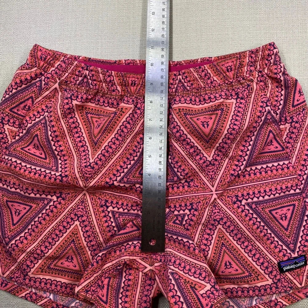 Patagonia Womens Baggies Shorts Pink Orange Geometric Triangle Print Size Small